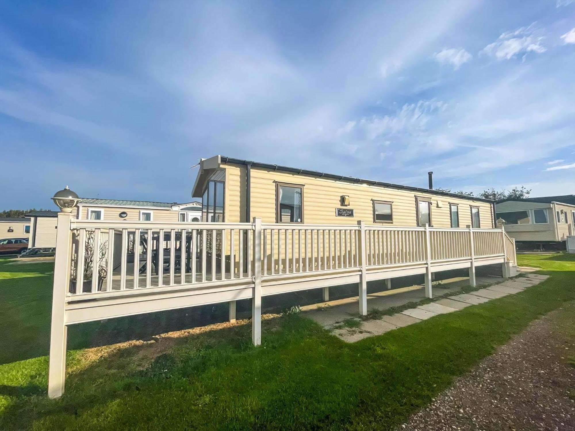 Caravan With Decking Within Walking Distance To Hunstanton Beach Ref 23054S Exterior photo